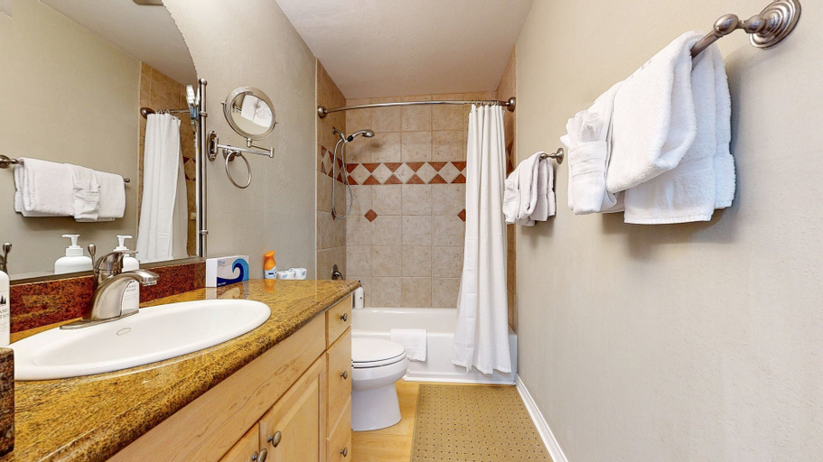 Bathroom, Western Slopes Villas #7 1 Bedroom Condo, Mono