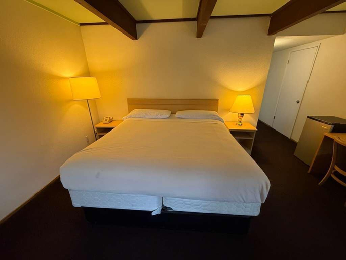 Room 2, Royal plams, Contra Costa