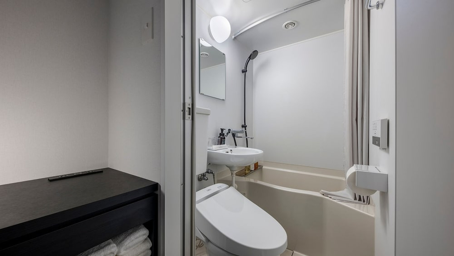 Bathroom 3, Hotel Graphy Shibuya, Shibuya