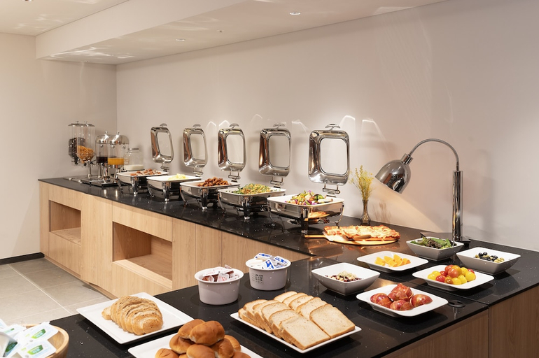 Food & Drinks 5, Travelodge Myeongdong Namsan, Jung