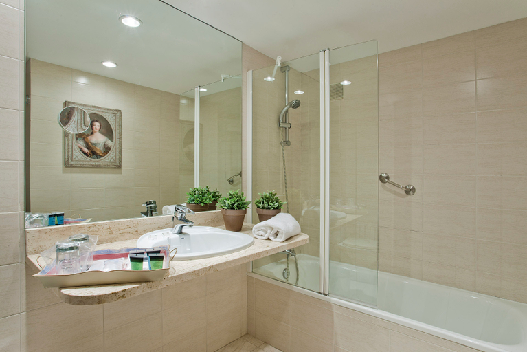 Bathroom 4, Hotel Luze El Toro, Navarra