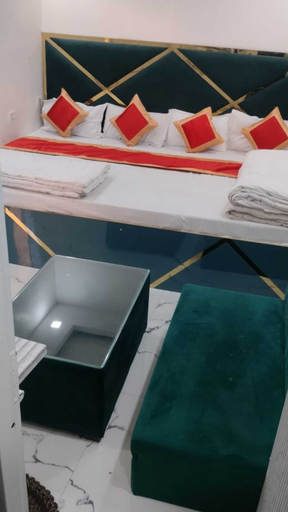 Room 3, Shri Nanhu Hotel, Kaushambi