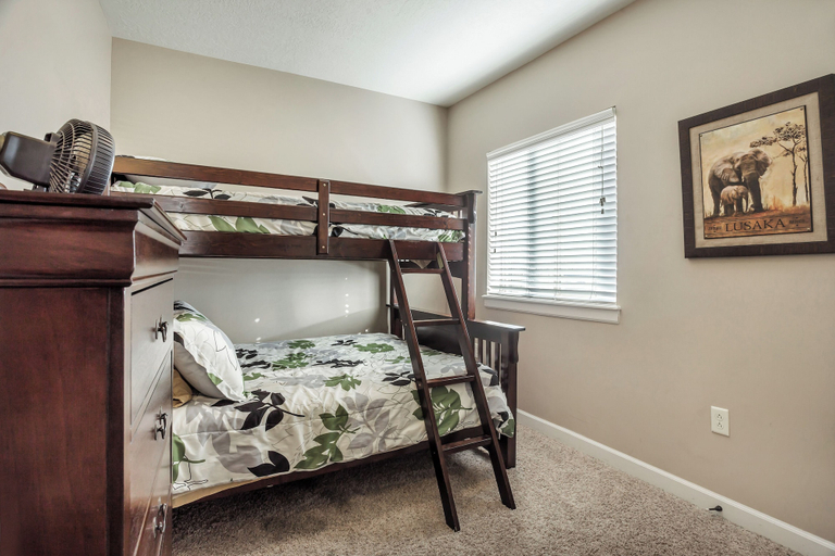 Room 4, Condo Near Convention Center Sleeps 9, Salt Lake