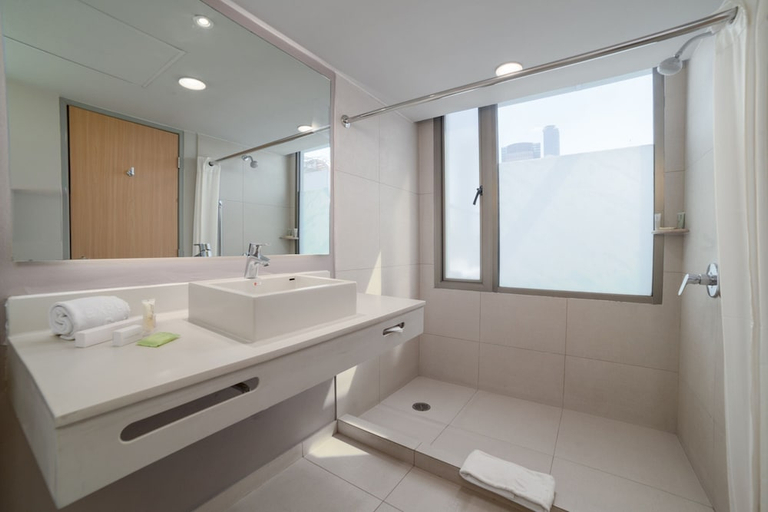 Bathroom 3, City Express Suites by Marriott Ciudad de Mexico Anzures, Mexico City