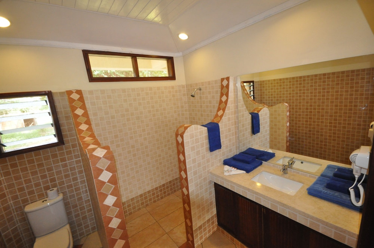 Bathroom 5, Hunters Lodge, Kibwezi West
