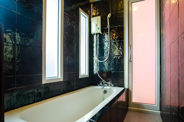 Bathroom 3, Diane Hotel, Muang Phetchaburi
