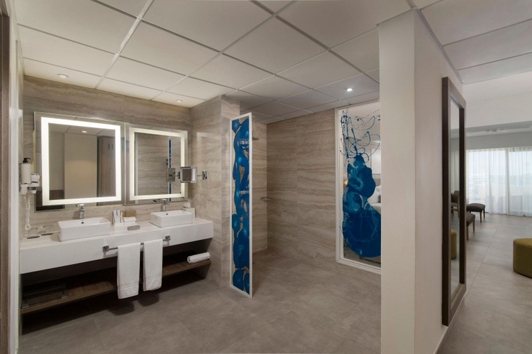 Bathroom 5, Serenade Punta Cana Beach & Spa Resort, Salvaleon de Higuey
