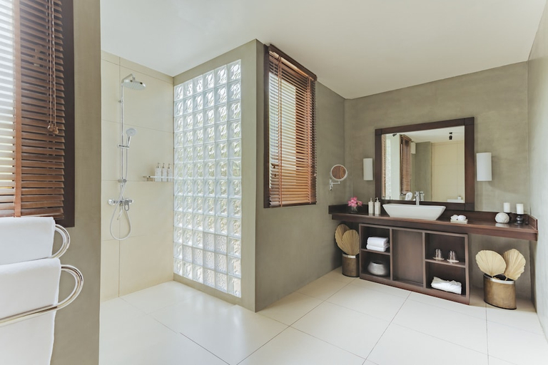 Bathroom 4, Jungle Beach an Uga Experience, Kuchchaveli