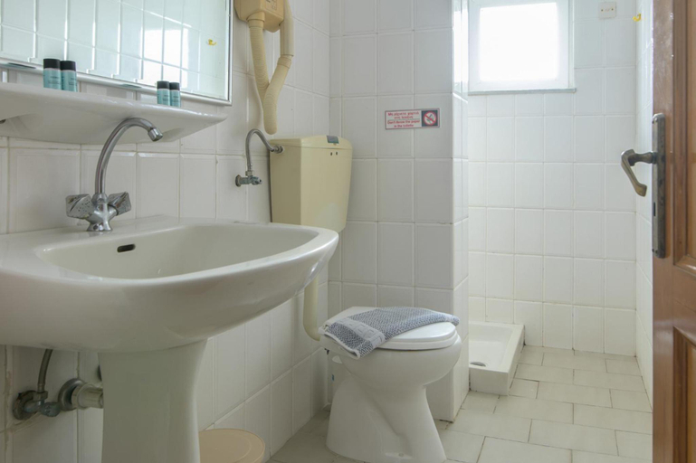 Bathroom 3, Haris Beach Apartments, Crete