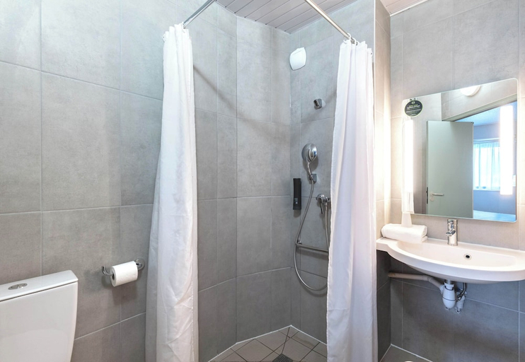Bathroom 5, B&B HOTEL Lille Lezennes Grand Stade, Nord