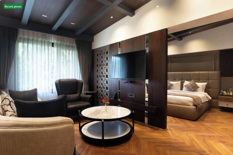 Room 5, Lawrence Solitaire Resort Nainital, Nainital