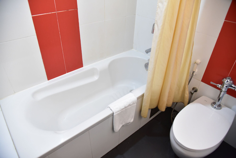 Bathroom 5, BP Grand Tower Hotel, Hat Yai