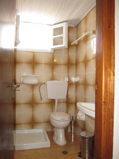 Bathroom, Irini Studios, Crete