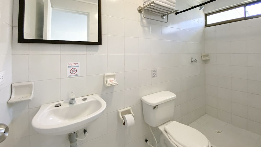 Bathroom 4, Hotel Blue Reef On Vacation , San Andrés