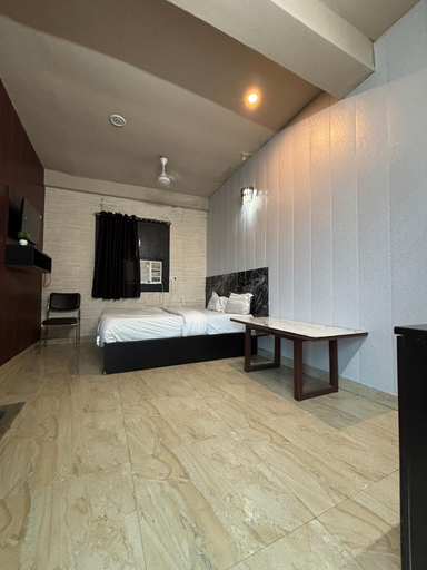 Room 5, Sara Residency, Kaushambi