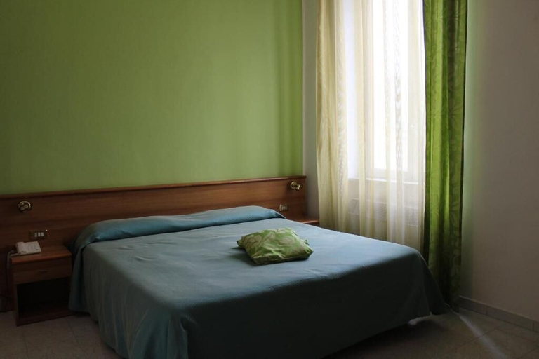 Bedroom 5, Hotel Santa Marta, Napoli