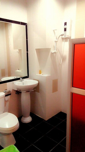 Bathroom 3, Waen Petch Place, Warin Chamrap