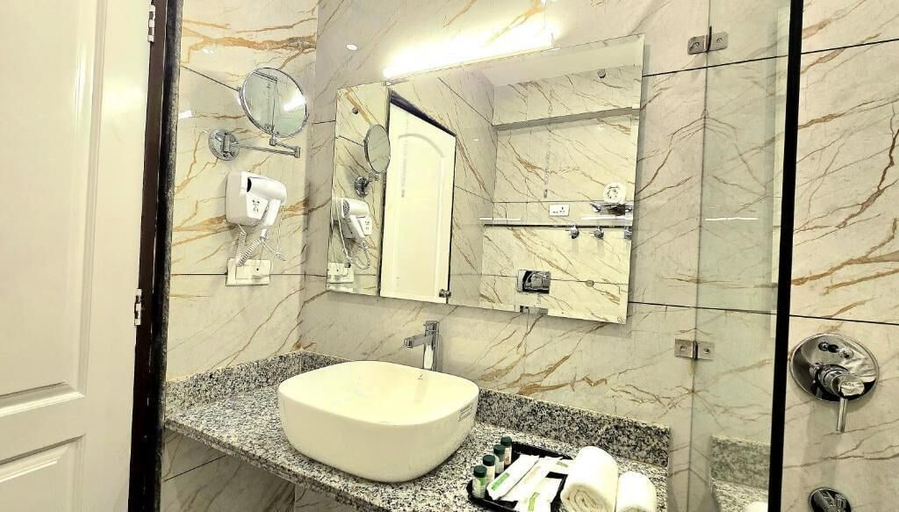 Bathroom 2, Hotel Twin Towers By Defoy, Anantnag