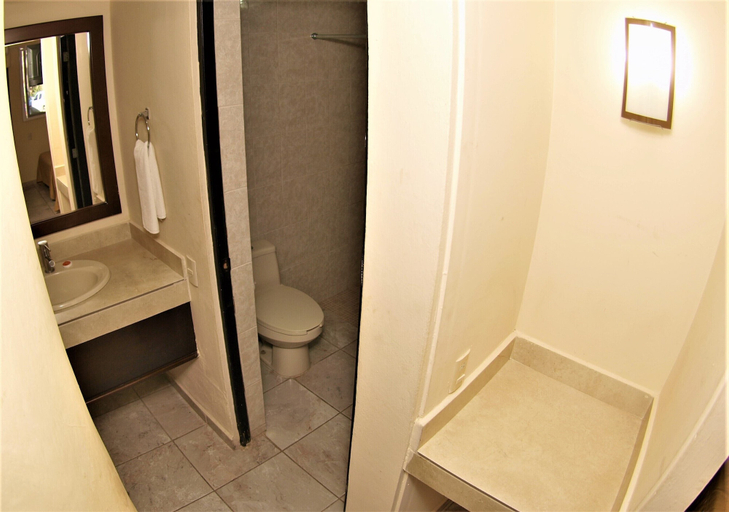 Bathroom 3, Hotel Las Jacarandas, Mazatlán