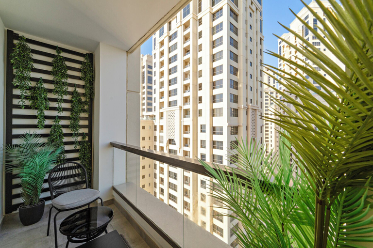Terrace/patio 2, Luxury 3BR M Beachfront Retreat, Dubai