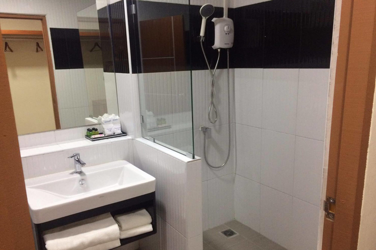 Bathroom 4, De V Loft Hotel, Muang Nakhon Ratchasima