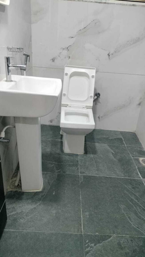 Bathroom 4, Hotel Palika, Hassan