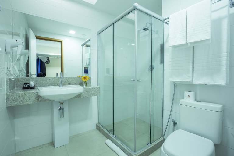 Bathroom 5, Intercity Suape Costa Dourada, Cabo