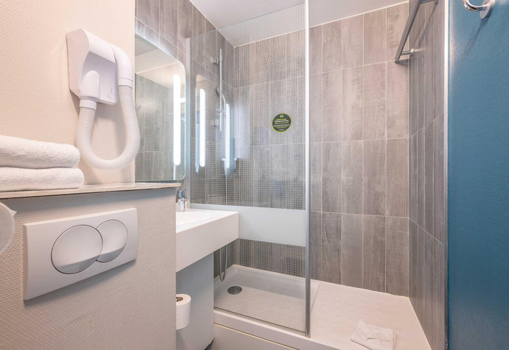 Bathroom 3, B&B Hotel Bordeaux Mérignac Aeroport 3 etoiles, Gironde