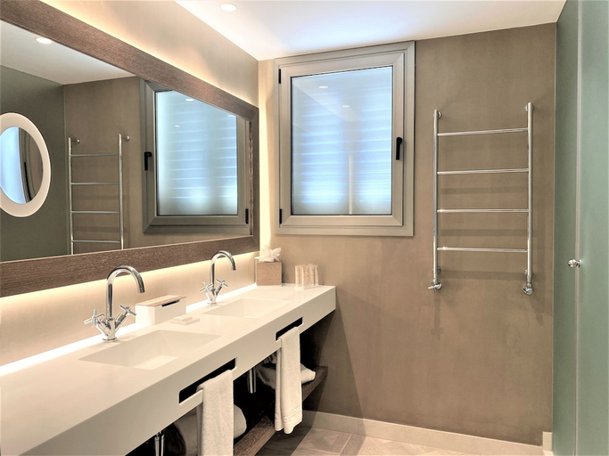 Bathroom 3, Colon Hotel Barcelona, Barcelona