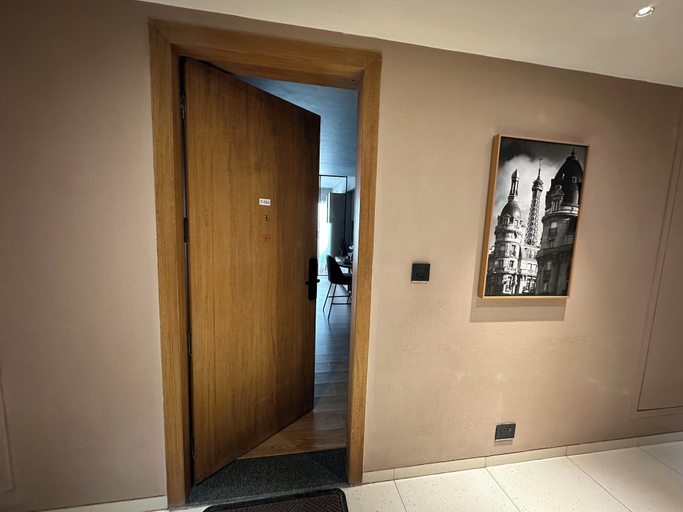 Room 3, The Vilton, Raipur