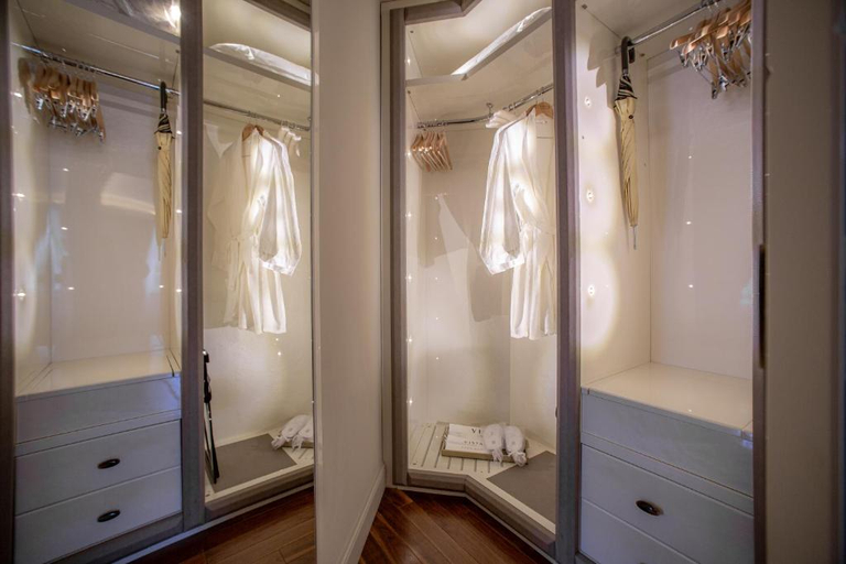 Bathroom 2, Vista Palazzo, Lago di Como, Como