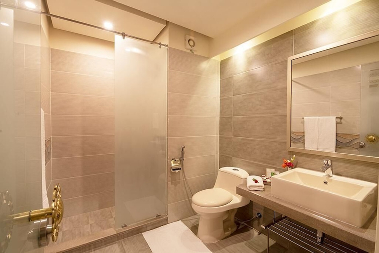 Bathroom 3, Hotel One Garden Town Lahore, Lahore