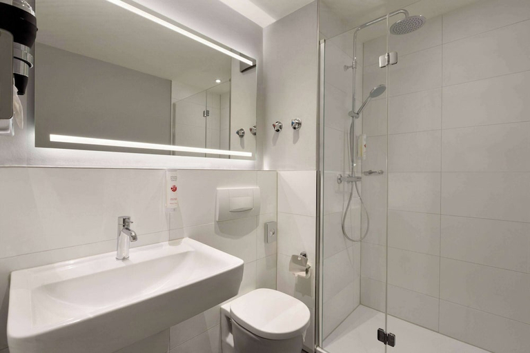 Bathroom 5, Ramada by Wyndham Muenchen Airport, Erding