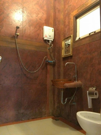 Bathroom 3, Amphawa Club, Amphawa