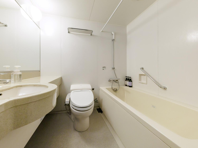 Bathroom 3, Nishitetsu Inn Kurosaki, Kitakyūshū
