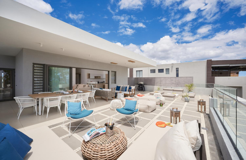 Food & Drinks 5, Les Estivales Beachfront Suites & Penthouses, LOV