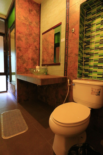 Bathroom 3, White Sand Beach Resort, Koh Chang