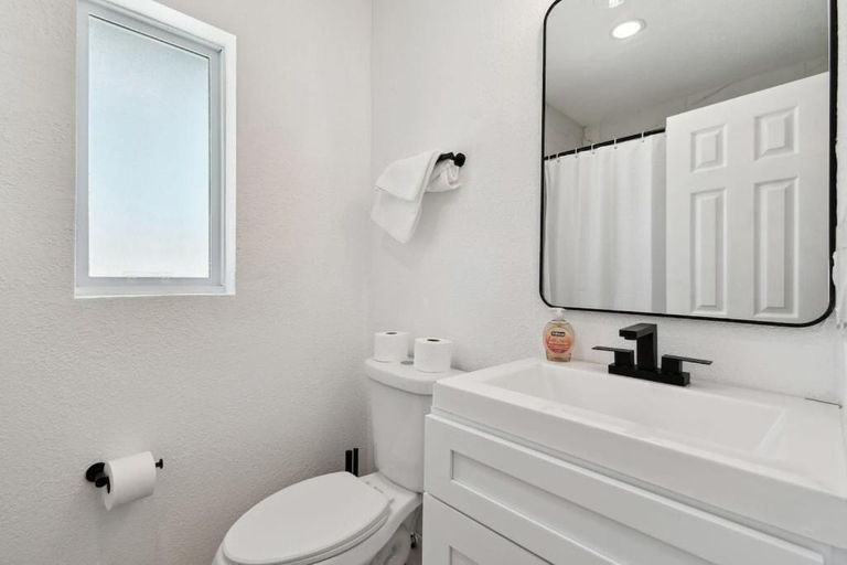 Bathroom 5, Stylish Treasure Island Escape, Pinellas