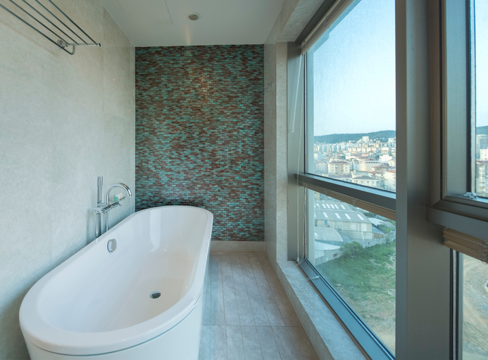 Bathroom 5, Titanic Business Kartal, Pendik