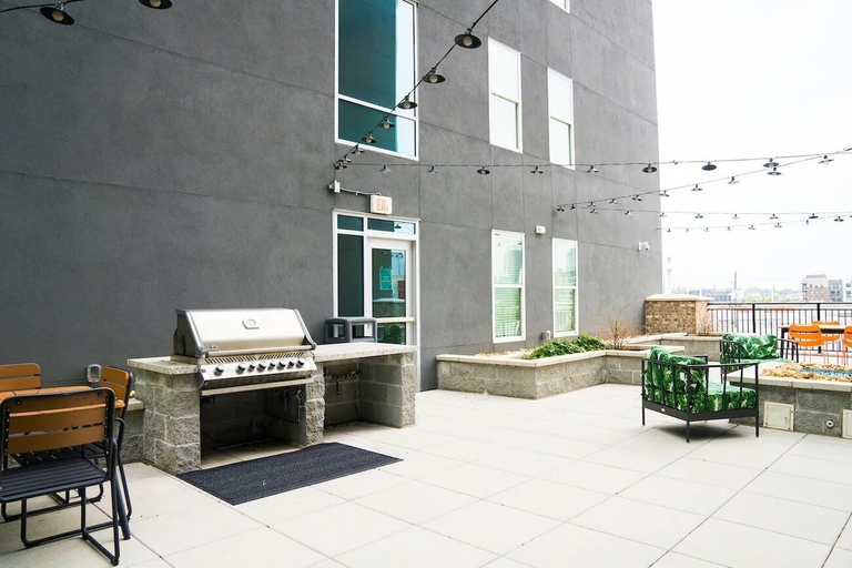 BBQ/picnic area, Landing Apartments near Five Points South, Jefferson
