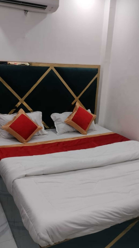 Room 2, Shri Nanhu Hotel, Kaushambi