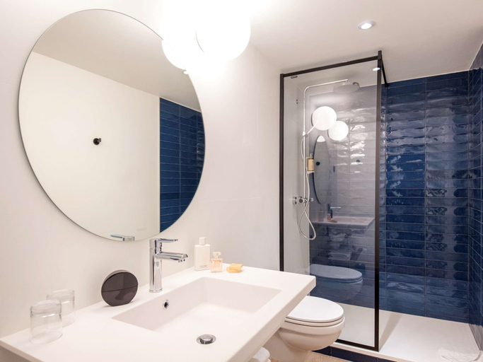 Bathroom 4, Mercure Marseille Centre Bompard La Corniche, Bouches-du-Rhône