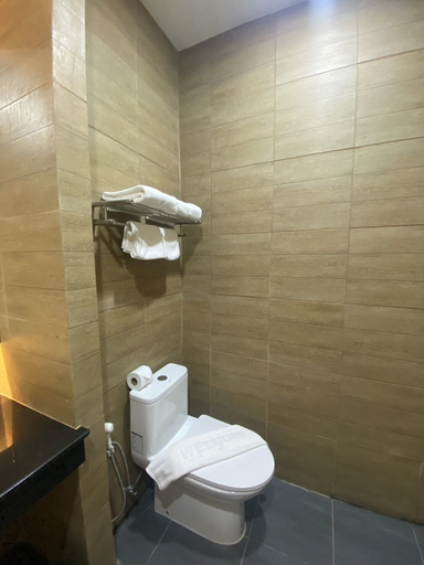 Bathroom 4, Mayflower Grande Hotel Phitsanulok, Muang Phitsanulok