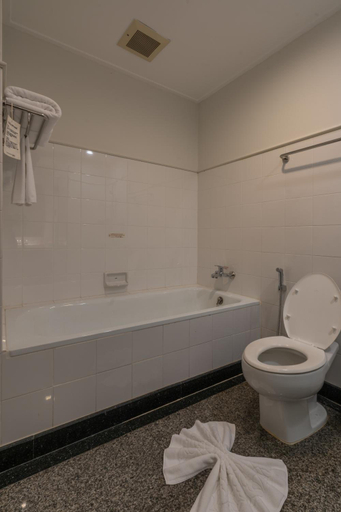 Bathroom 3, Classic Kameo Hotel and Serviced Apartments, Sriracha, Si Racha