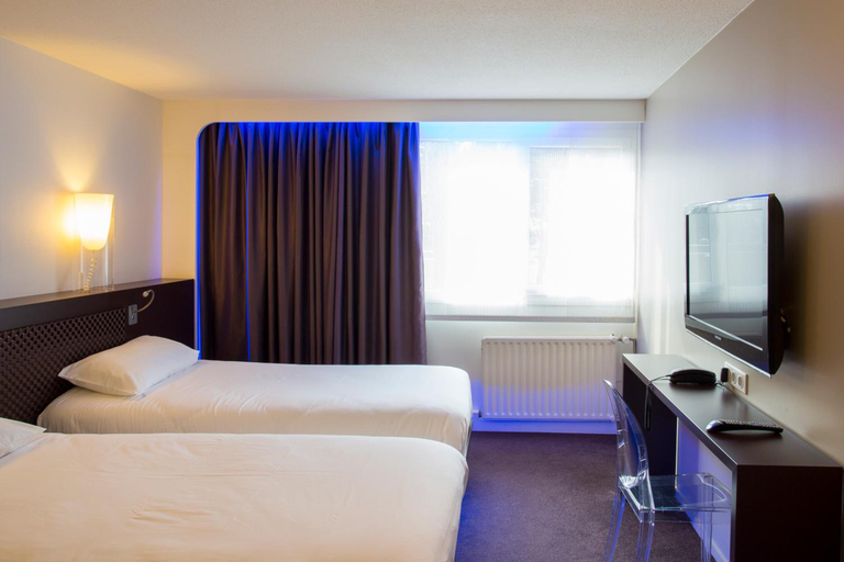 Bedroom 3, ibis Styles Lorient Caudan, Morbihan