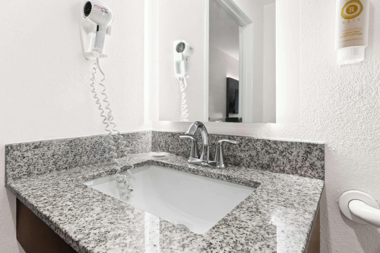 Bathroom 4, Comfort Inn Schererville, Lake