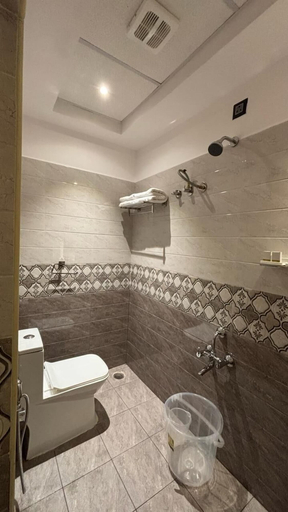 Bathroom, Hotel Thanga Airaa, Bangalore