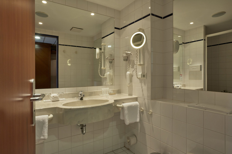 Bathroom 5, H4 Kassel, Kassel