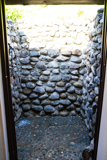 Bathroom 4, Crusoe's Retreat, Serua