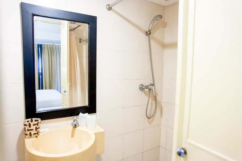 Bathroom 5, Crystal Inn Phuket, Pulau Phuket